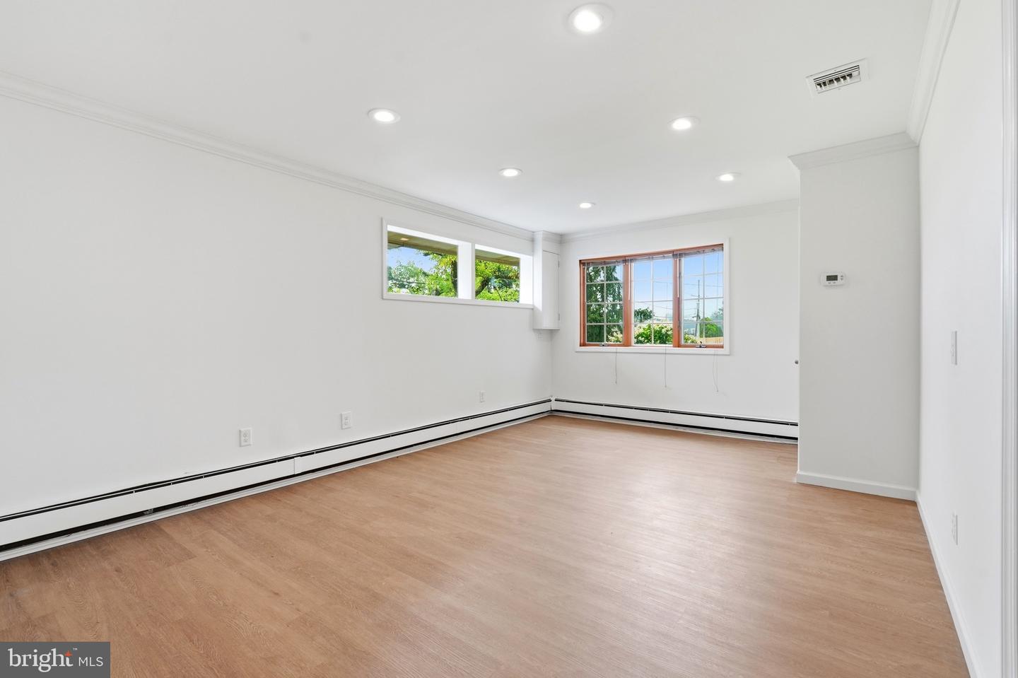 707 Forrest Ave Property Photo 36