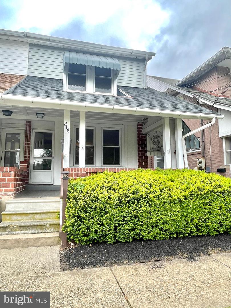 218 Green St Property Photo 2