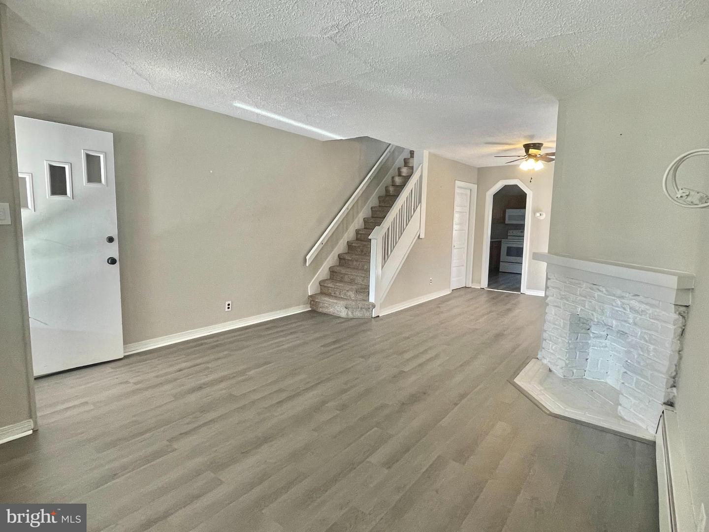 218 Green St Property Photo 5