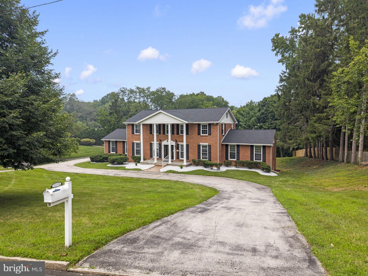 1215 Club House Rd Property Photo 4