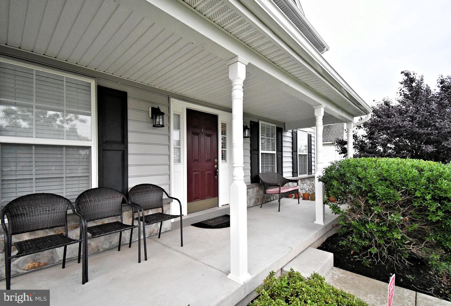 245 Sumner Ct Property Photo 3