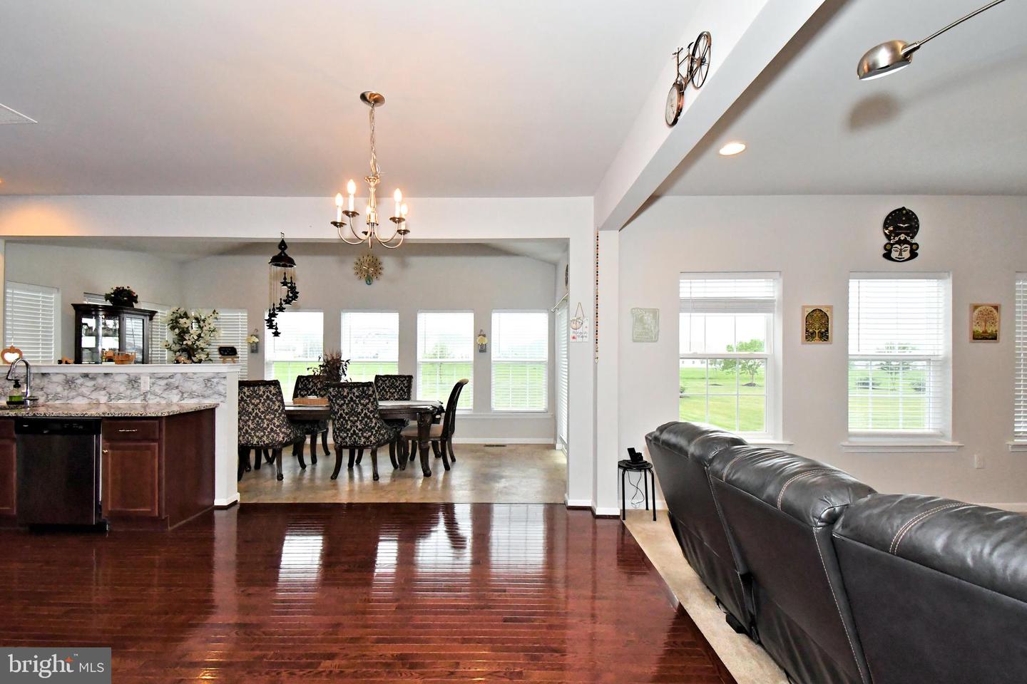 245 Sumner Ct Property Photo 8