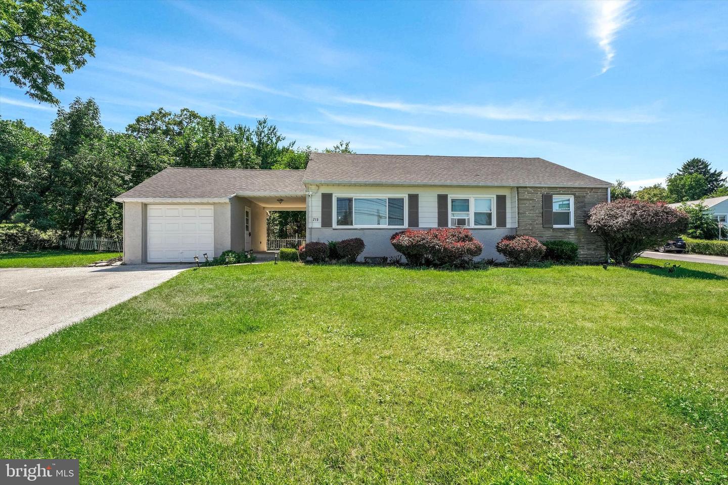 215 S Henderson Rd # Property Photo 1