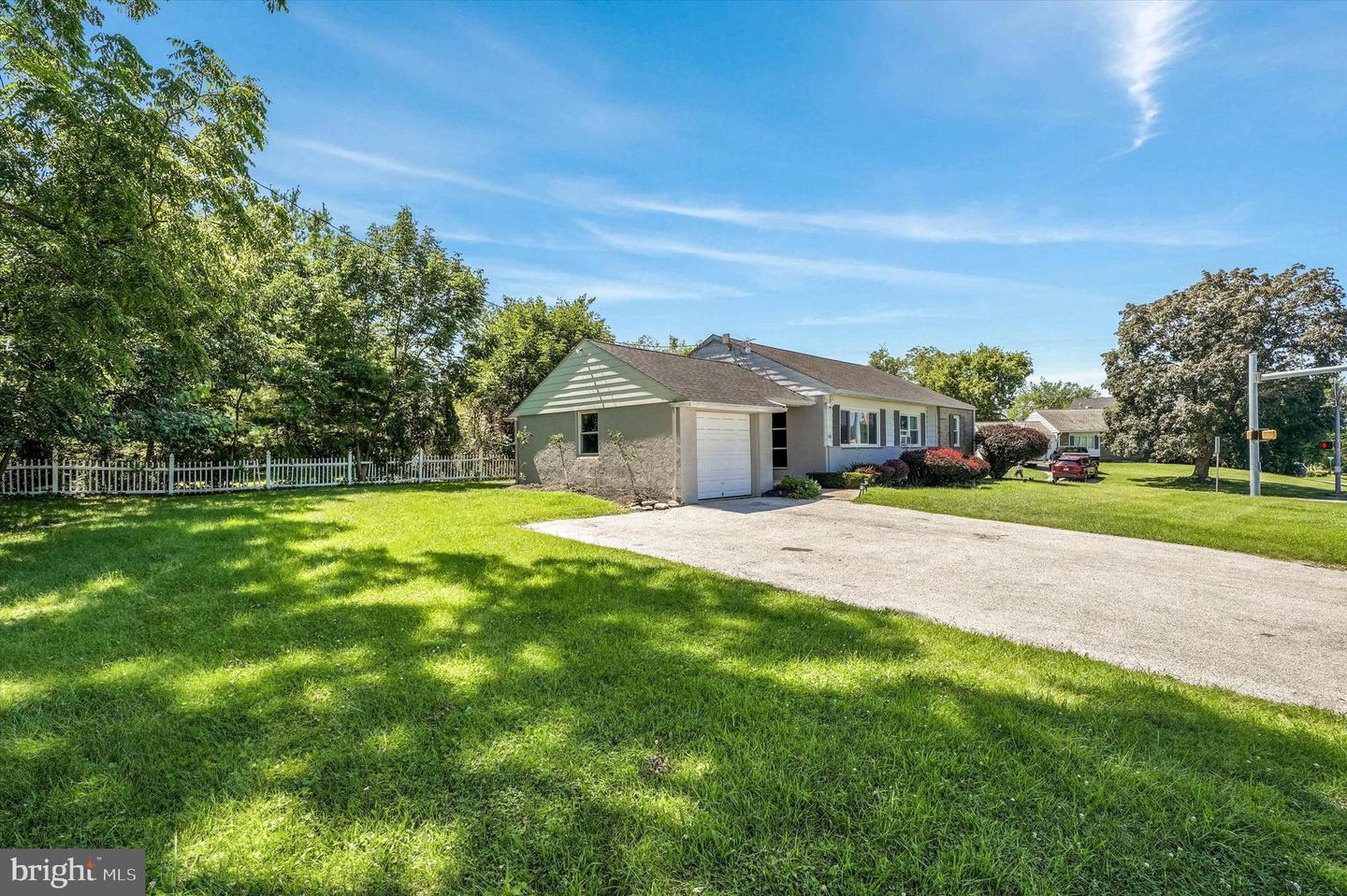 215 S Henderson Rd # Property Photo 2