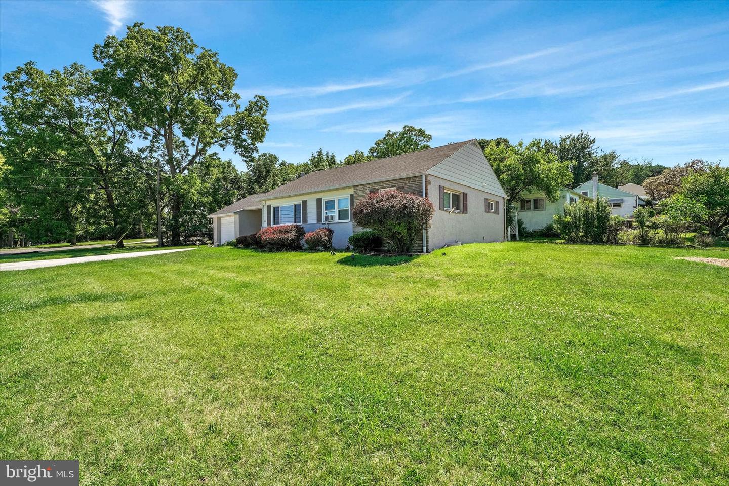 215 S Henderson Rd # Property Photo 3