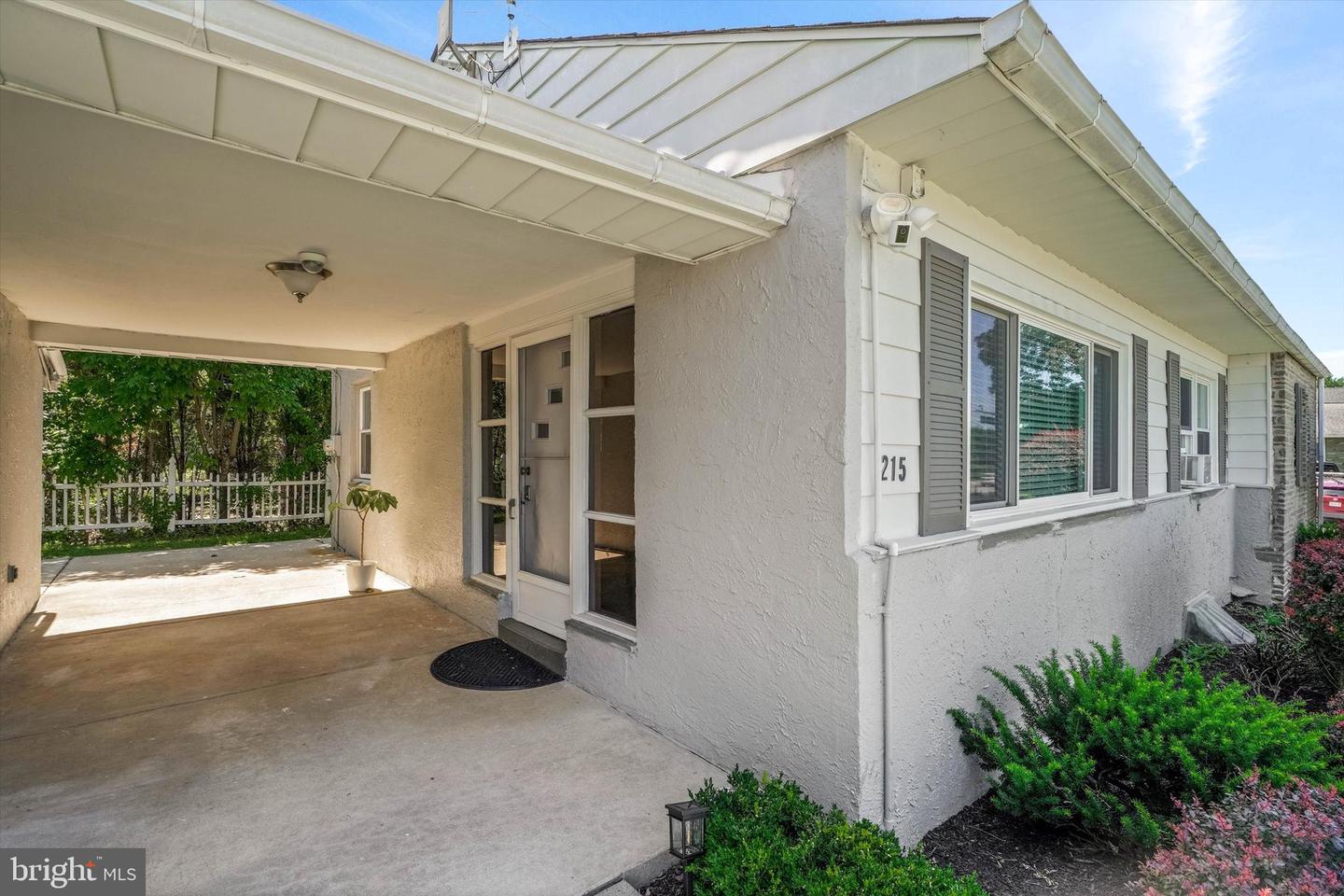 215 S Henderson Rd # Property Photo 4