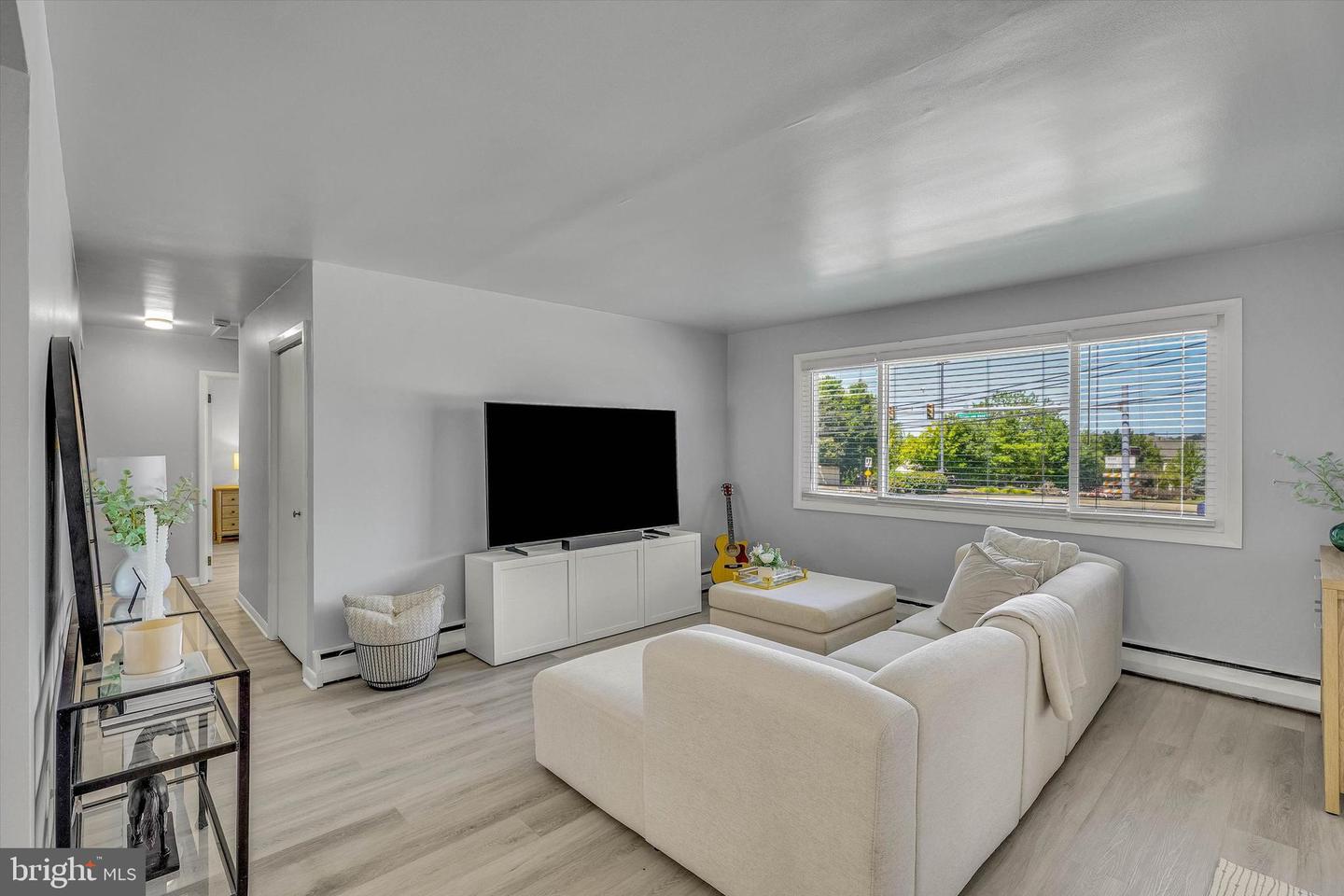 215 S Henderson Rd # Property Photo 6