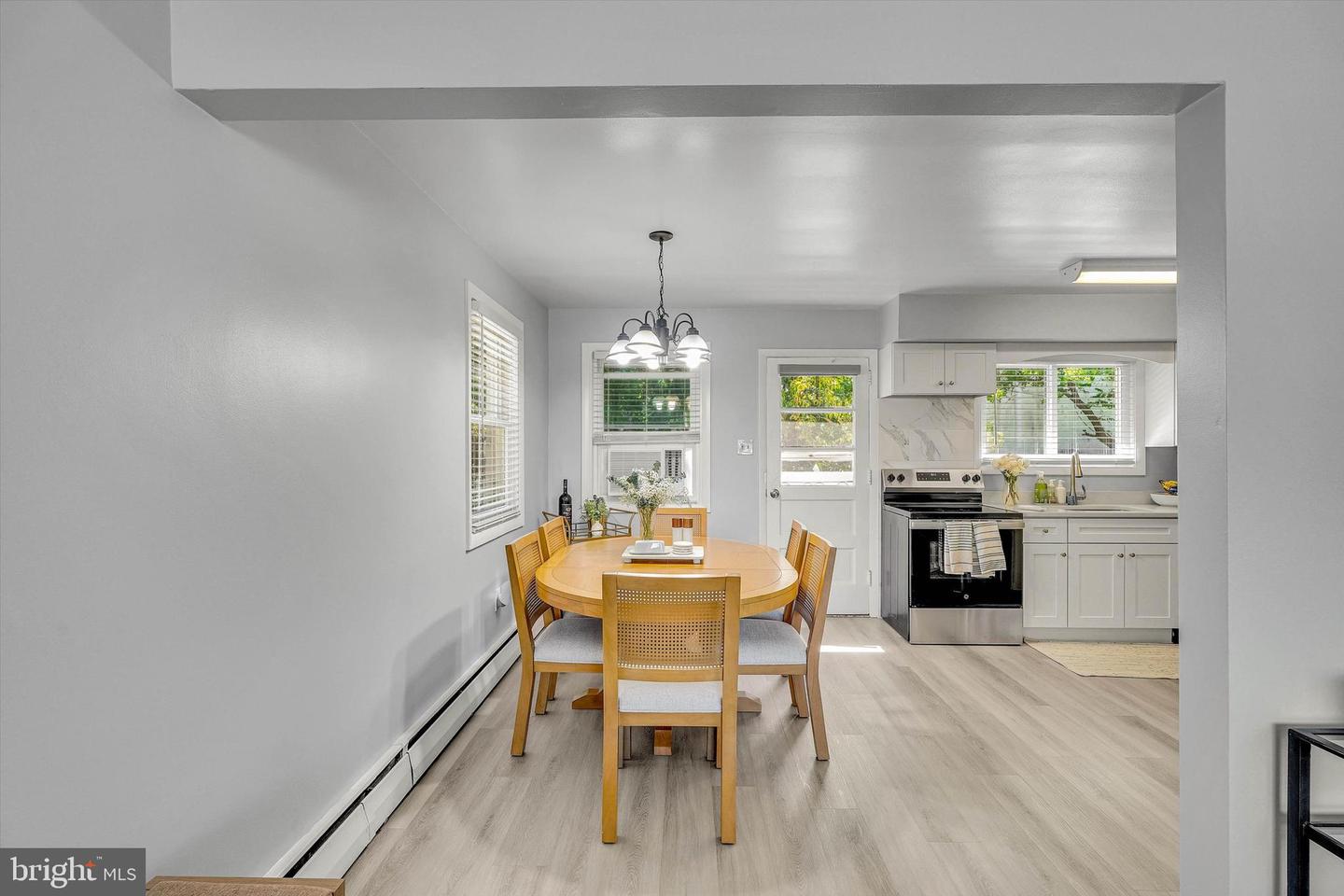 215 S Henderson Rd # Property Photo 9