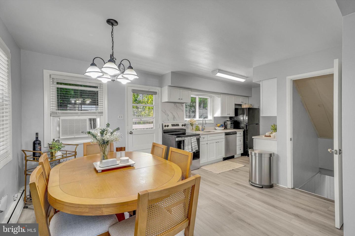 215 S Henderson Rd # Property Photo 10