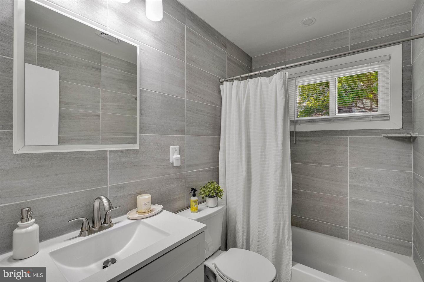 215 S Henderson Rd # Property Photo 23