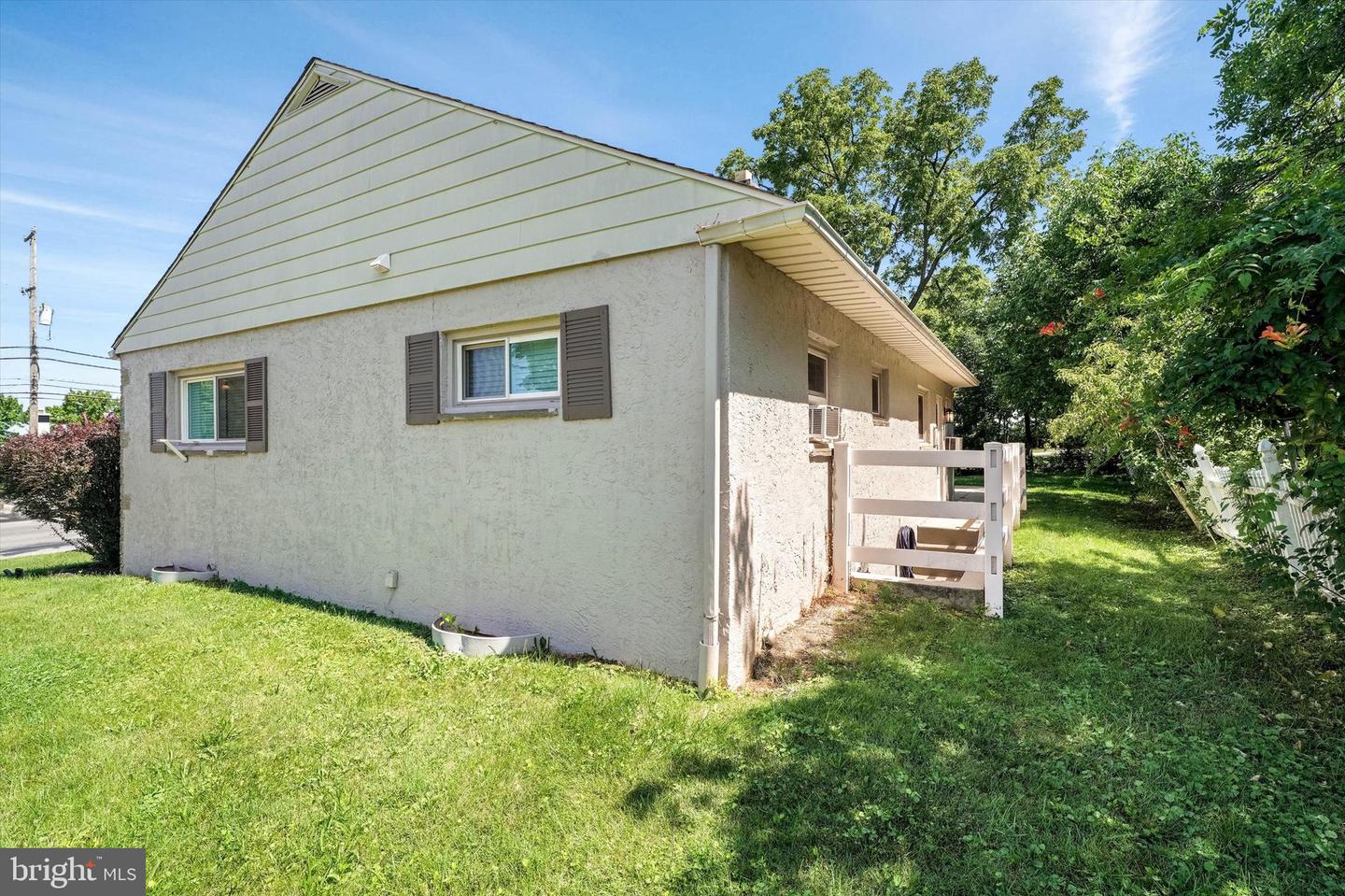 215 S Henderson Rd # Property Photo 31