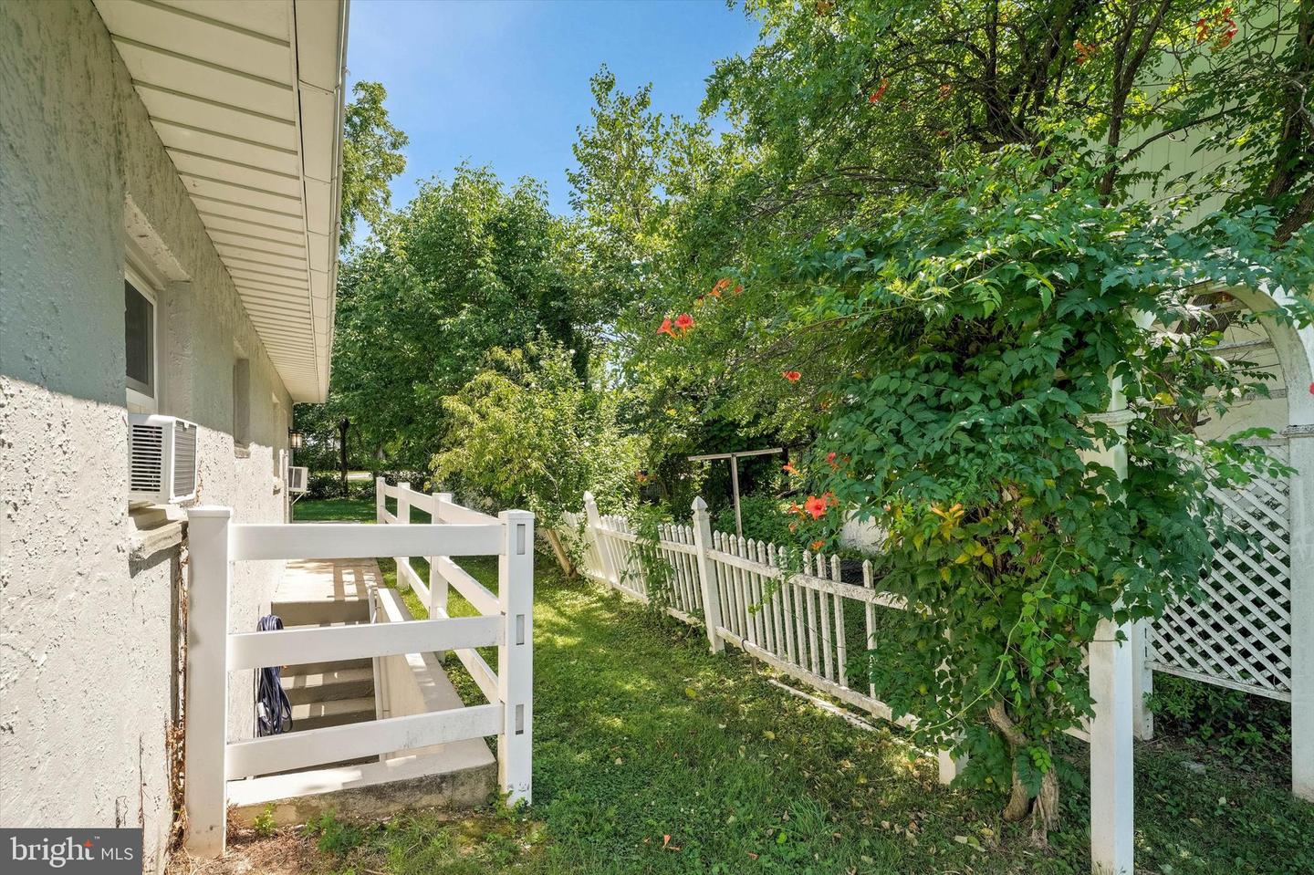 215 S Henderson Rd # Property Photo 32