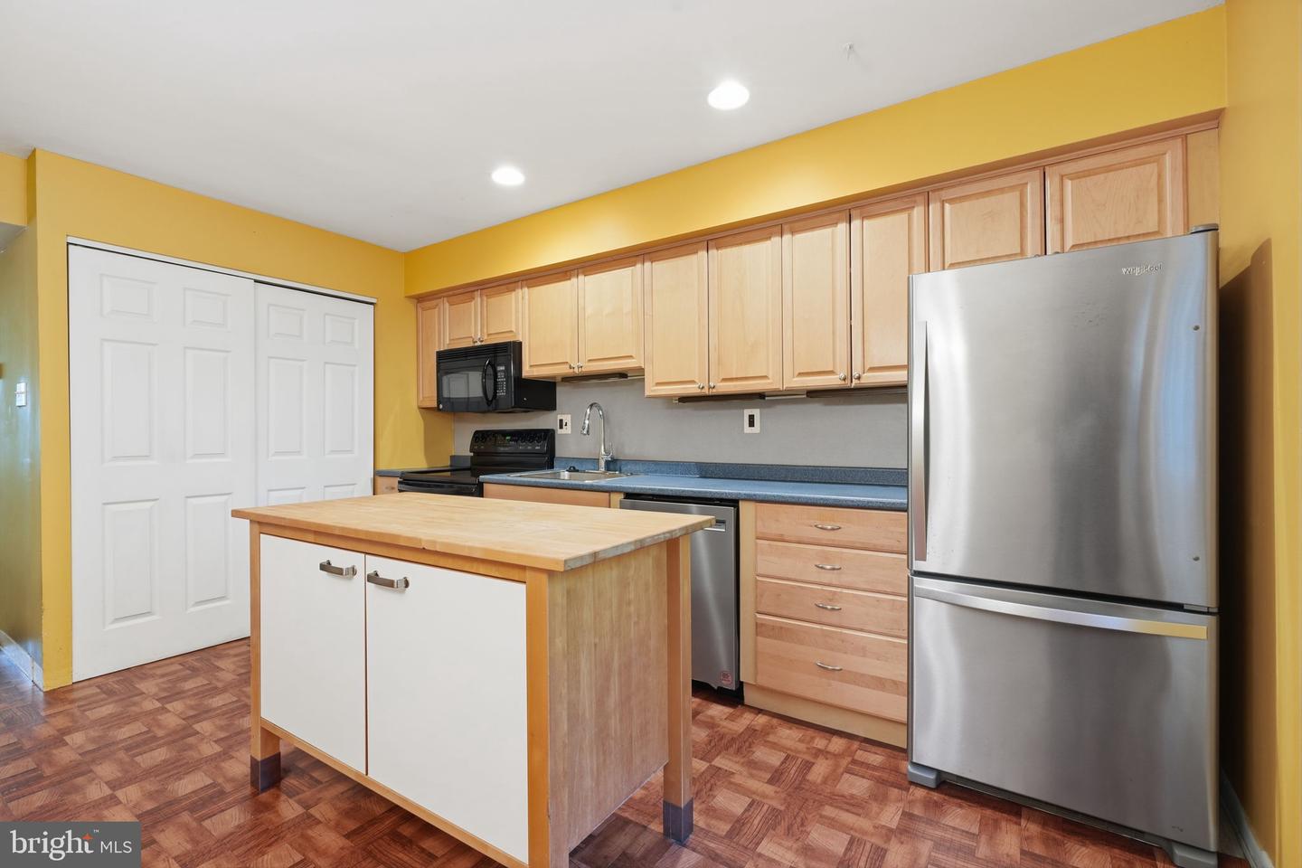 515 York Rd #9-f Property Photo 8