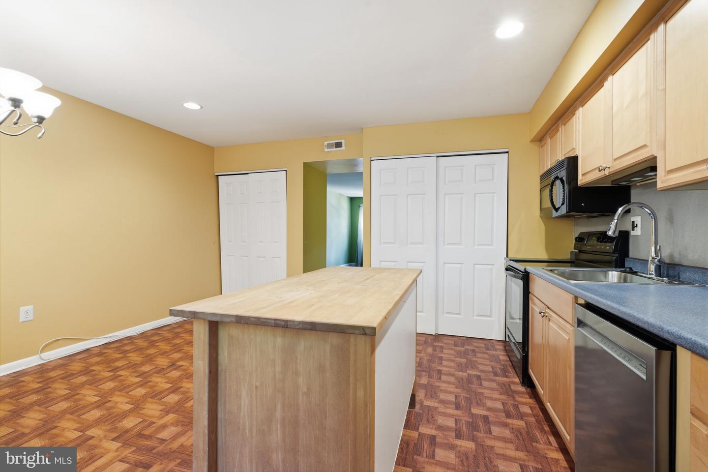 515 York Rd #9-f Property Photo 9