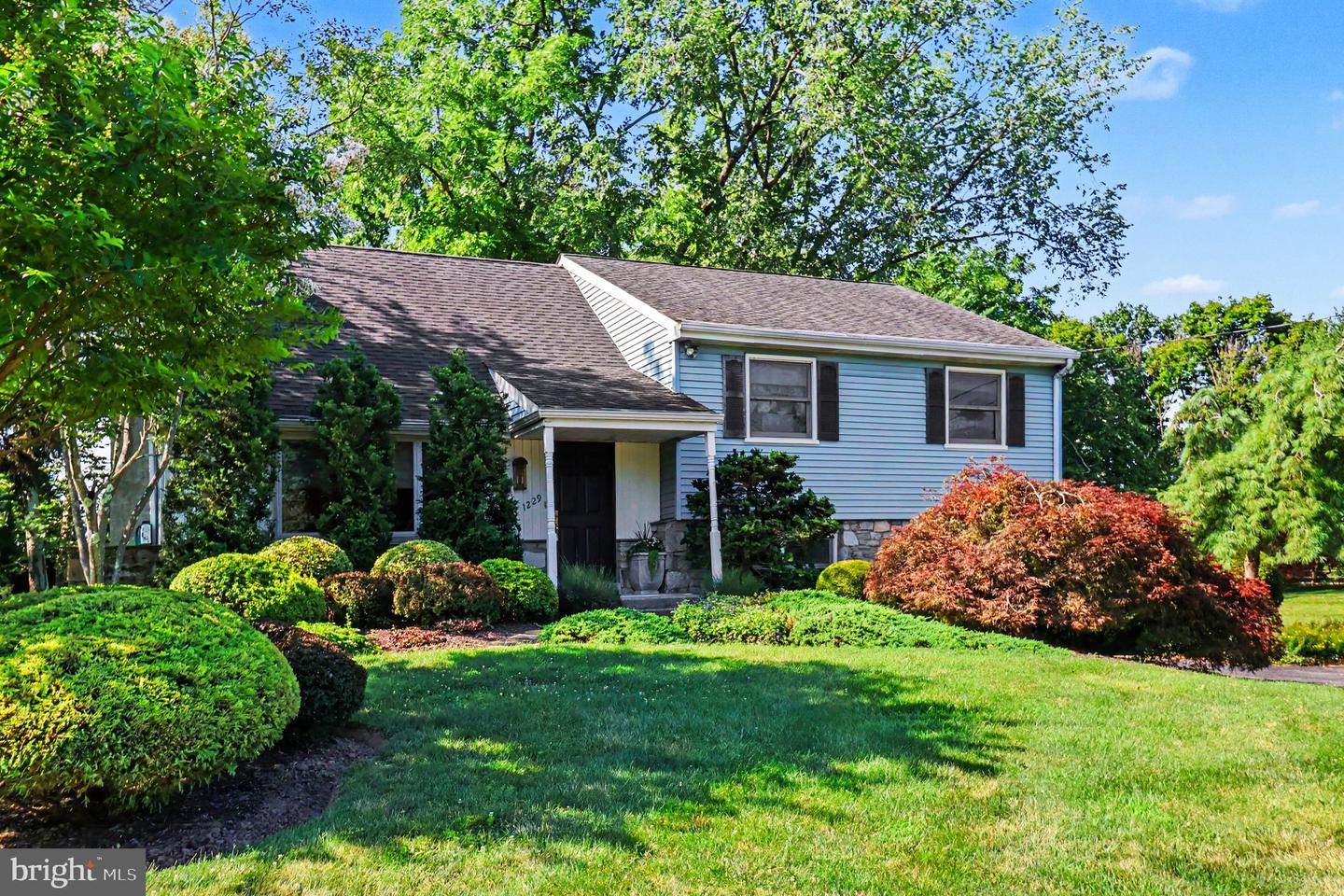 1229 Hoffman Rd Property Photo 1