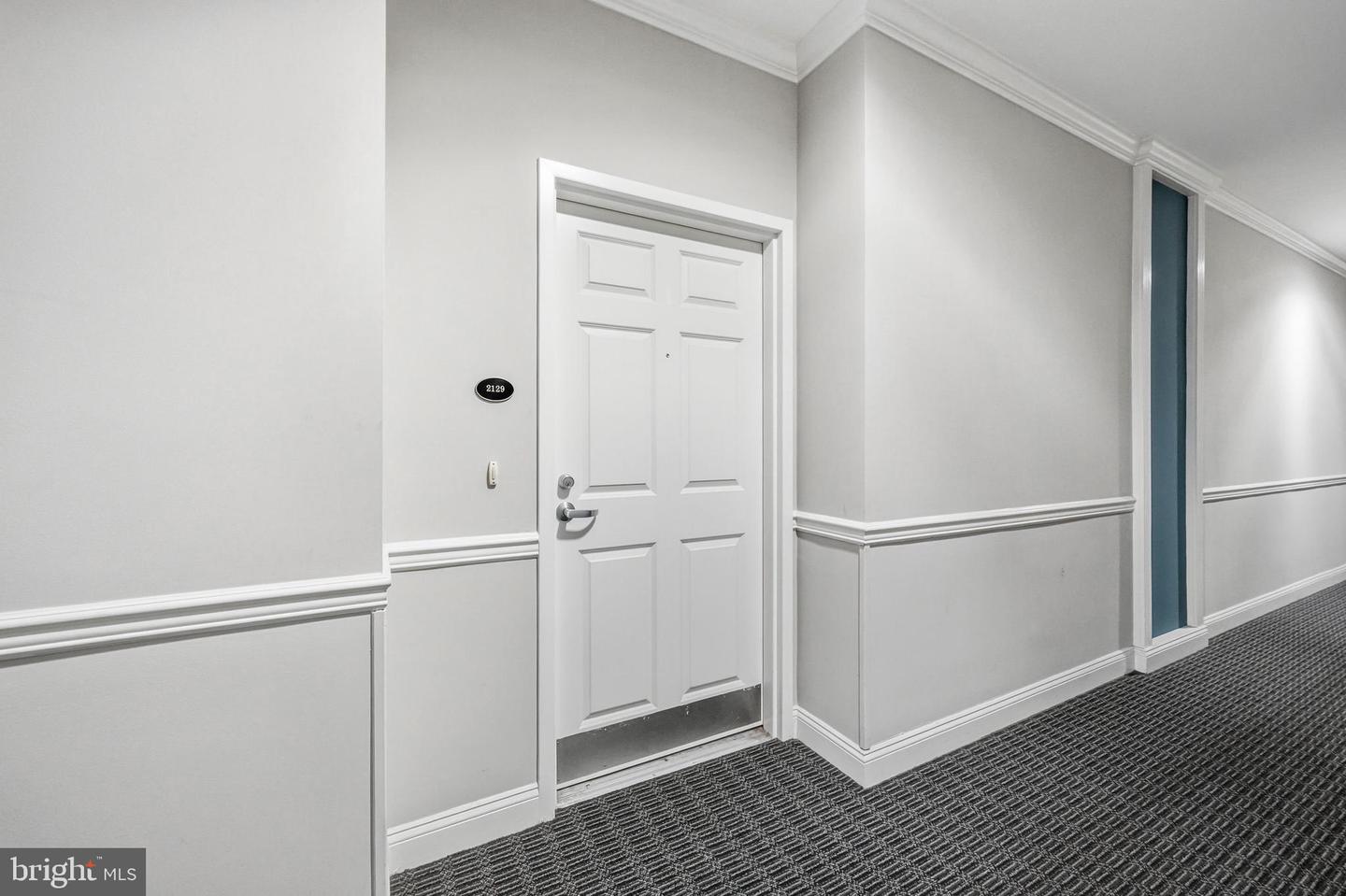 300 W Elm St #2129 Property Photo 11