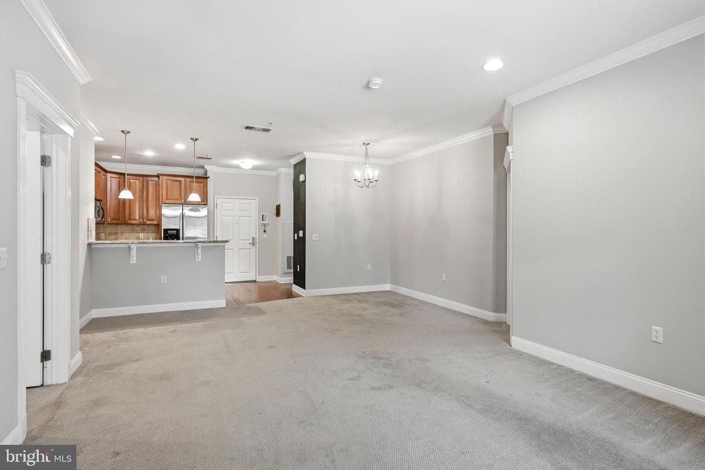 300 W Elm St #2129 Property Photo 19