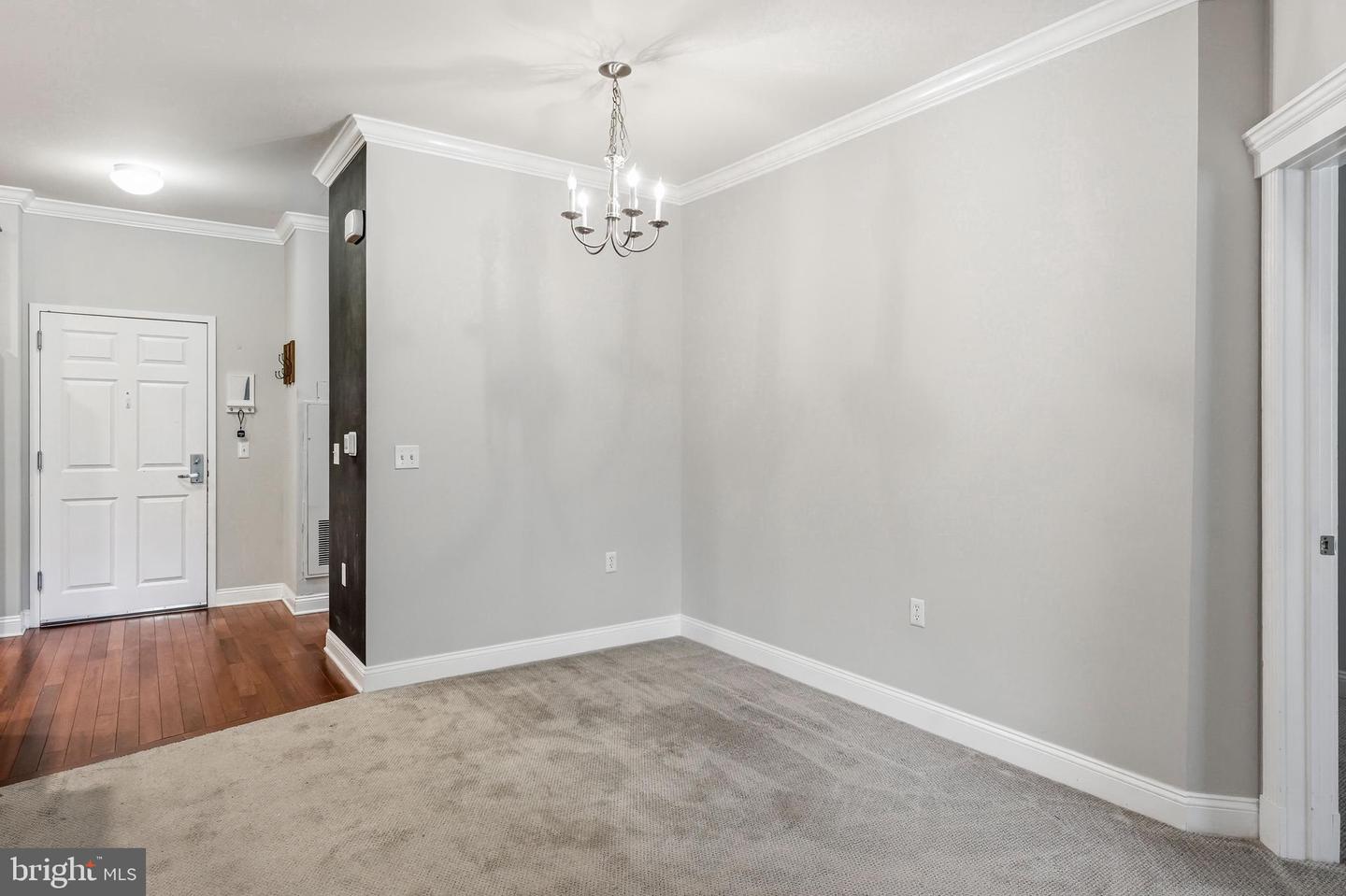 300 W Elm St #2129 Property Photo 20