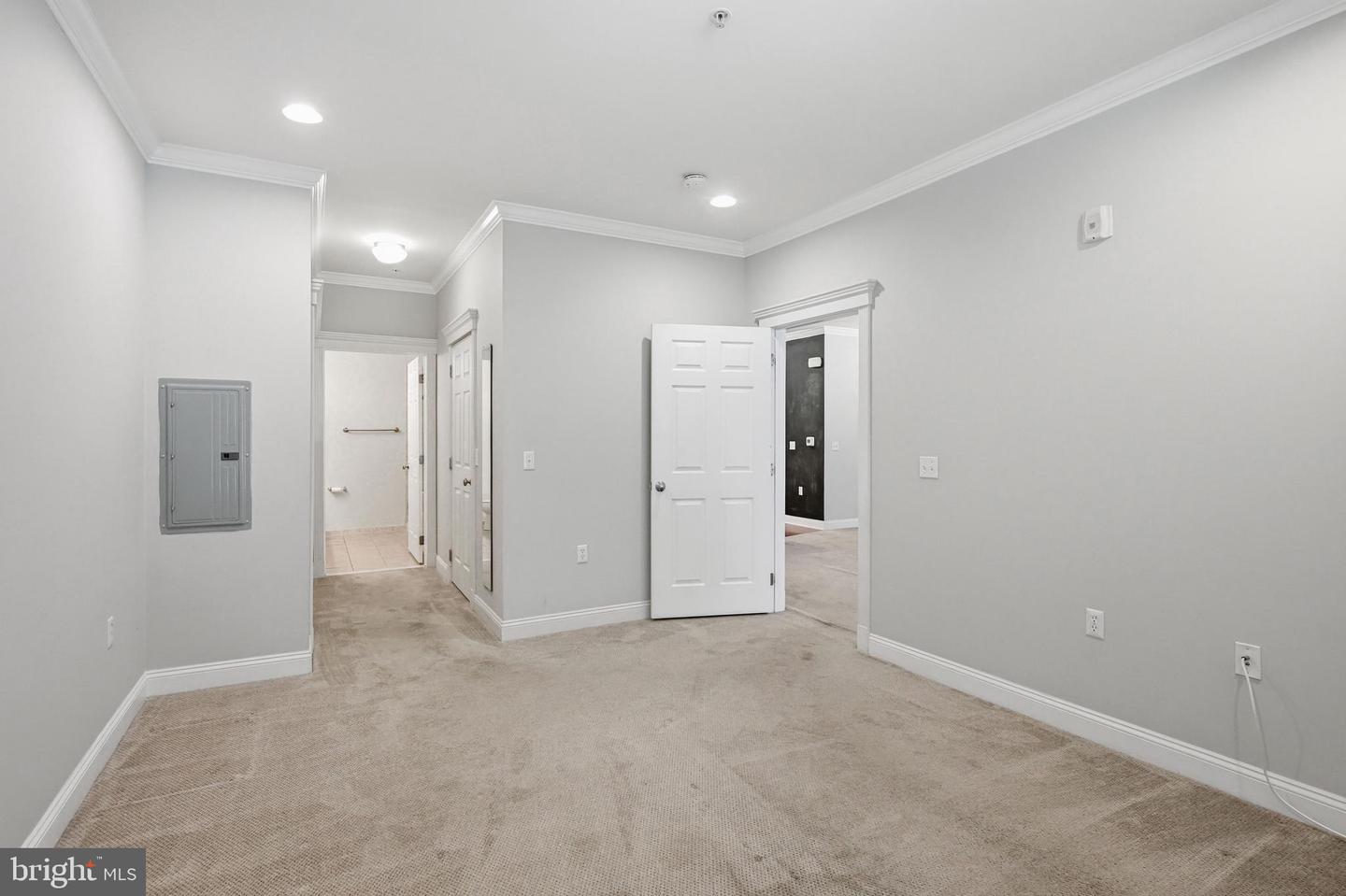 300 W Elm St #2129 Property Photo 23