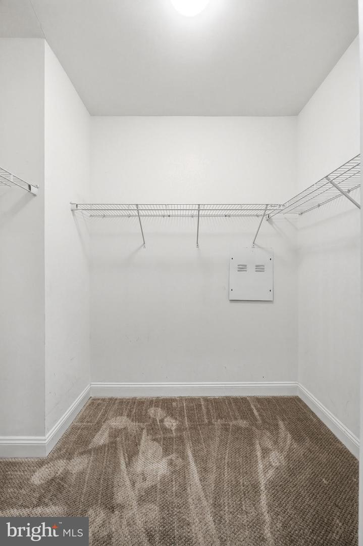300 W Elm St #2129 Property Photo 25