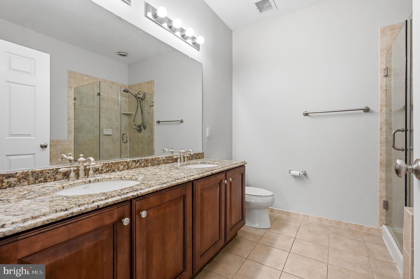 300 W Elm St #2129 Property Photo 26