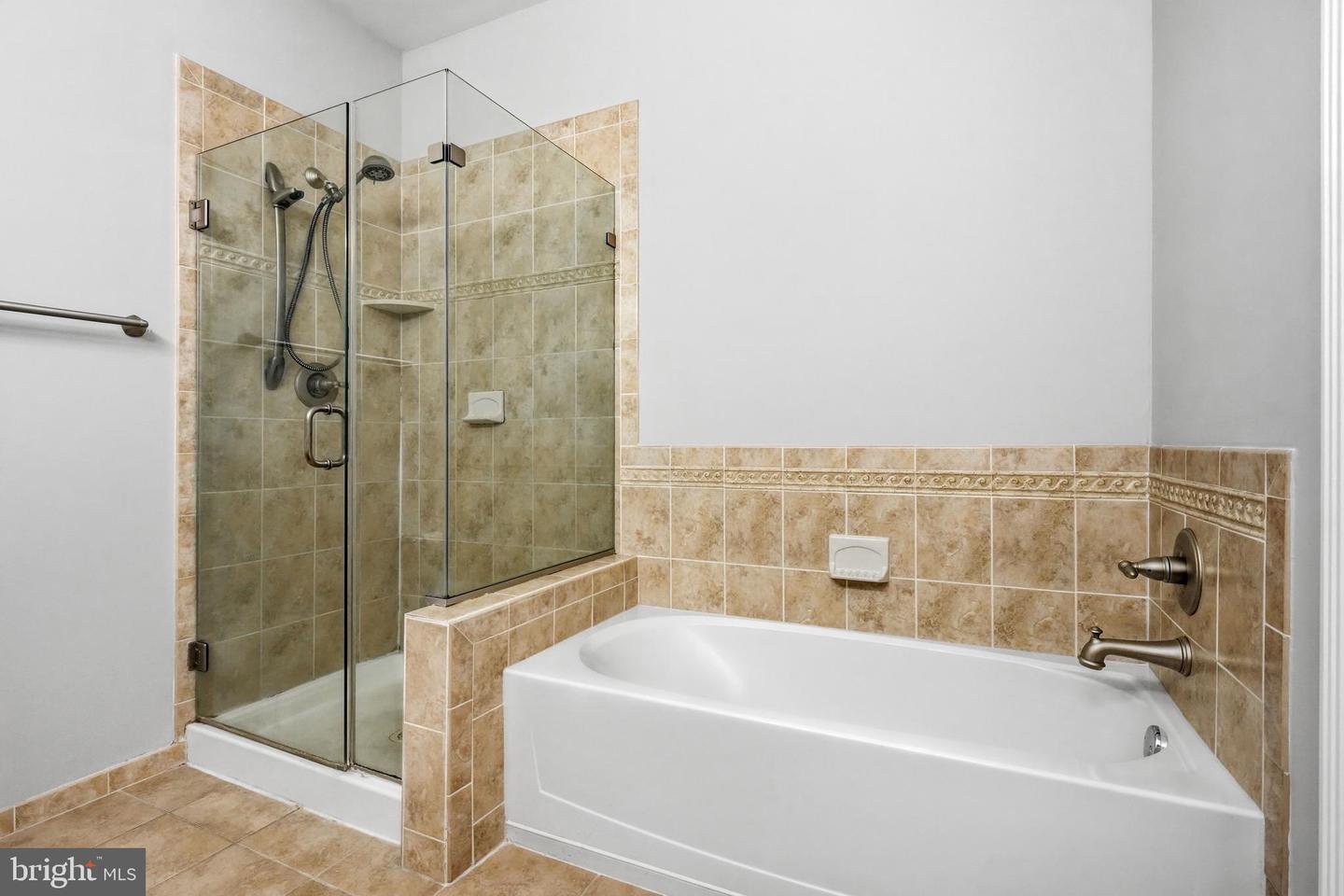 300 W Elm St #2129 Property Photo 27