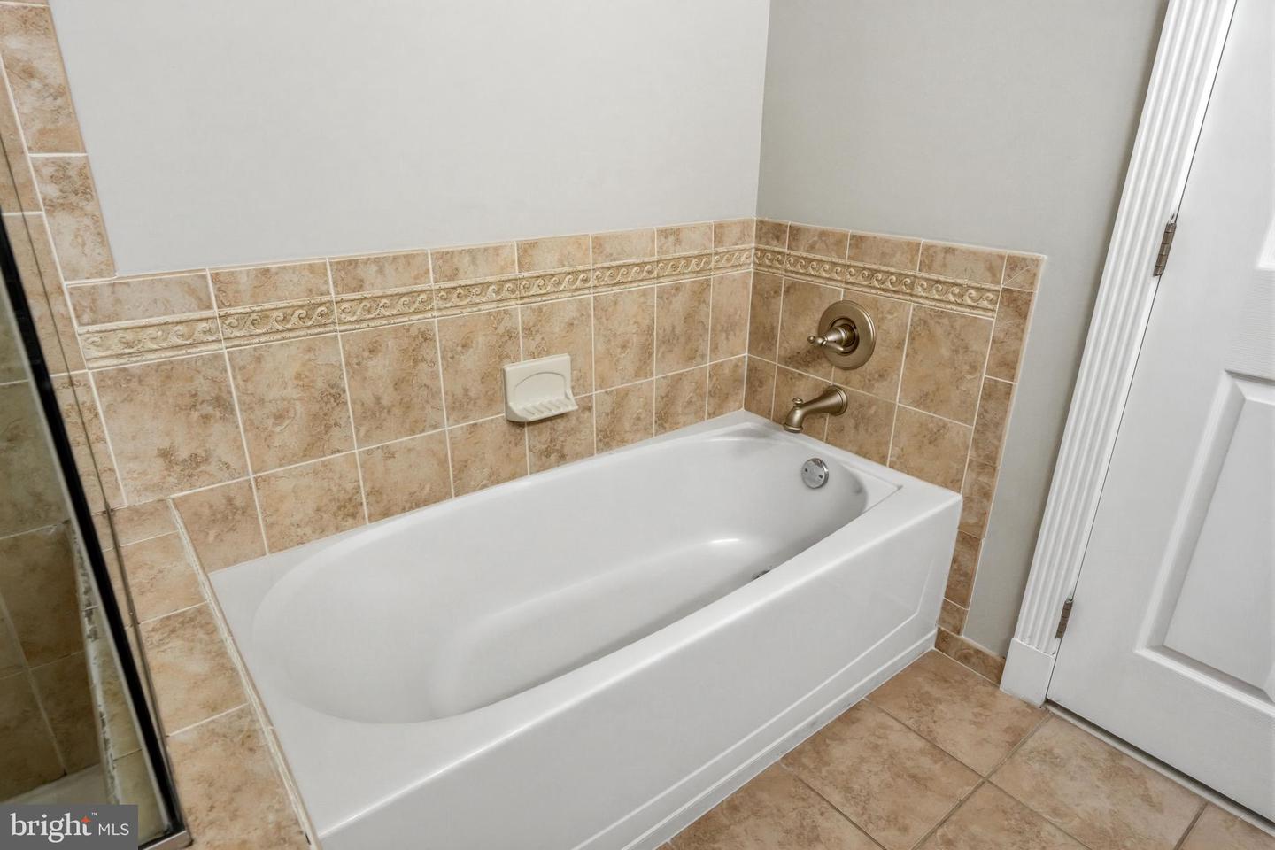 300 W Elm St #2129 Property Photo 29