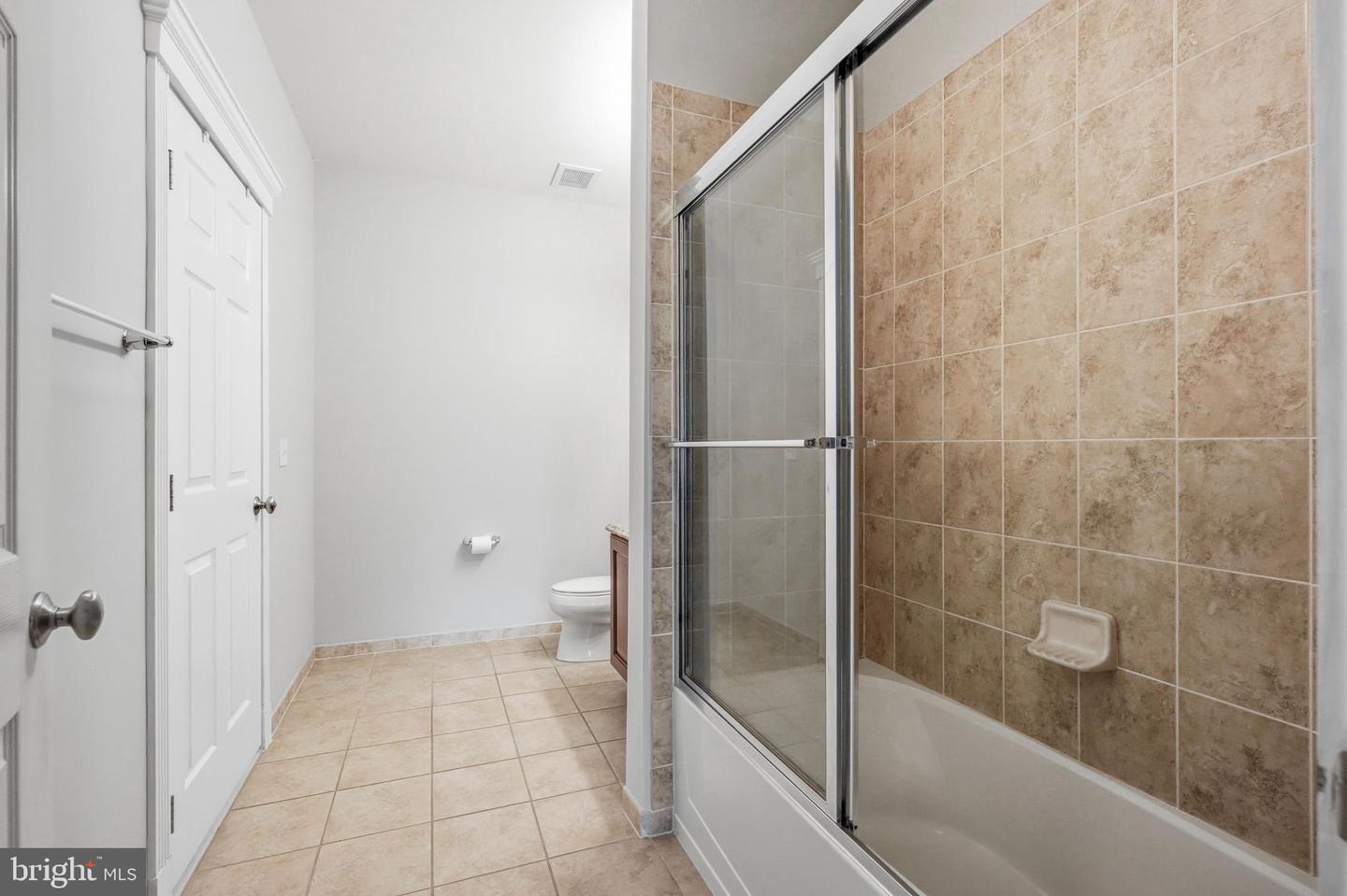 300 W Elm St #2129 Property Photo 33