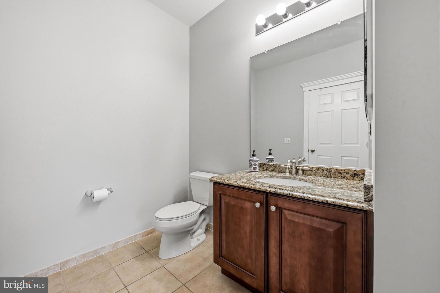 300 W Elm St #2129 Property Photo 35