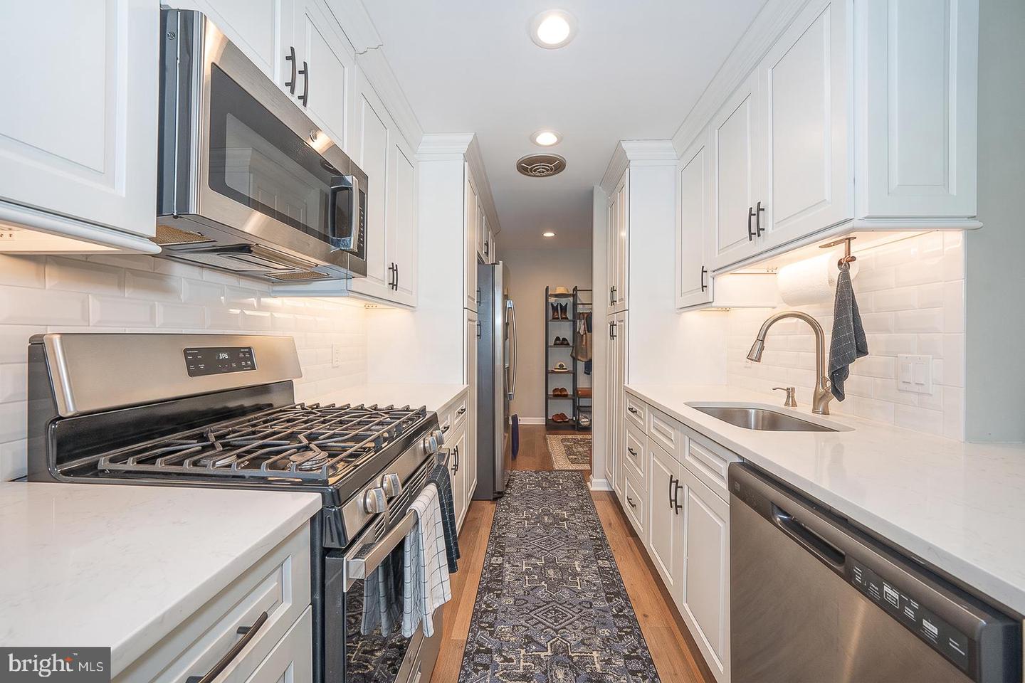1650 Oakwood Dr #e221 Property Photo 5