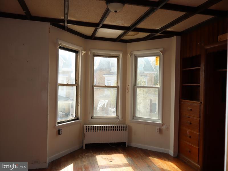 931 W Marshall St Property Photo 3