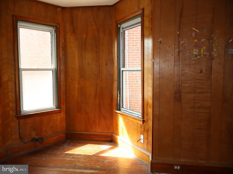 931 W Marshall St Property Photo 4