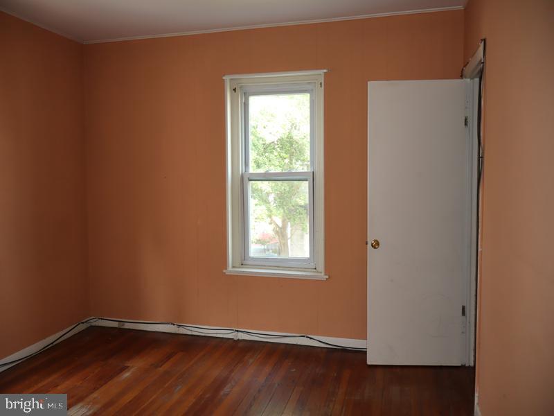 931 W Marshall St Property Photo 5