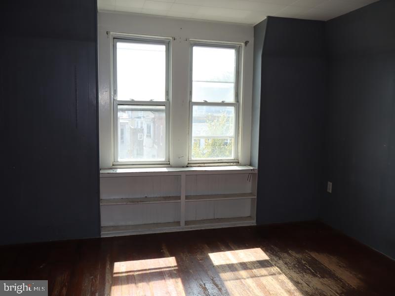 931 W Marshall St Property Photo 6