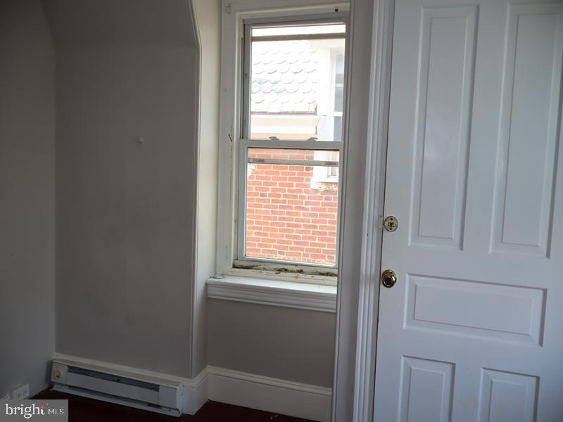 931 W Marshall St Property Photo 7