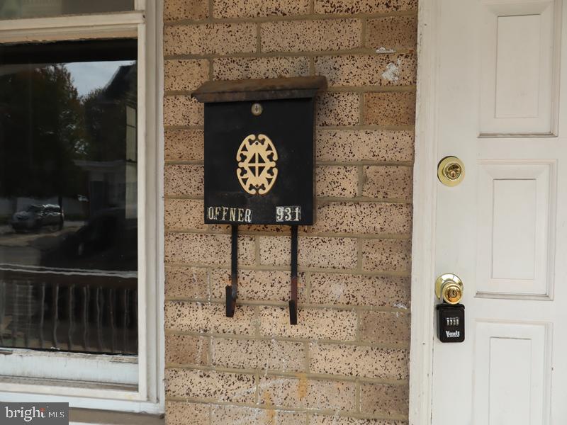 931 W Marshall St Property Photo 8