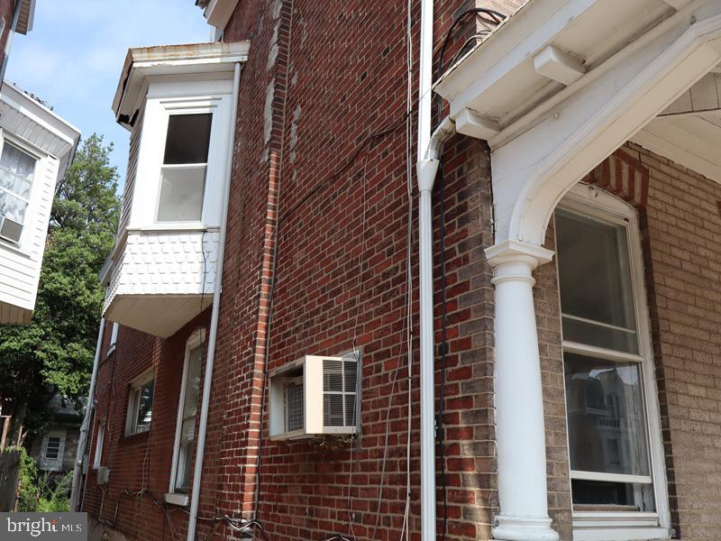 931 W Marshall St Property Photo 18