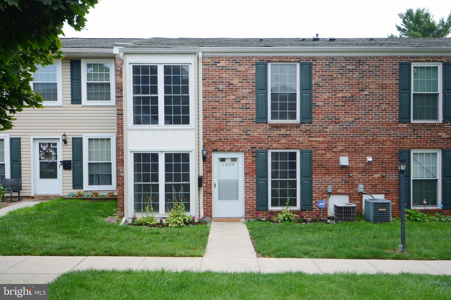 1009 Middleton Pl Property Photo 1