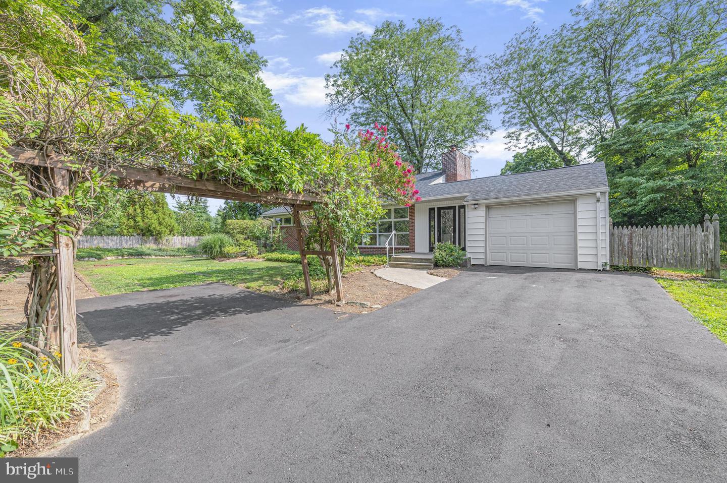 706 Moredon Rd Property Photo 2
