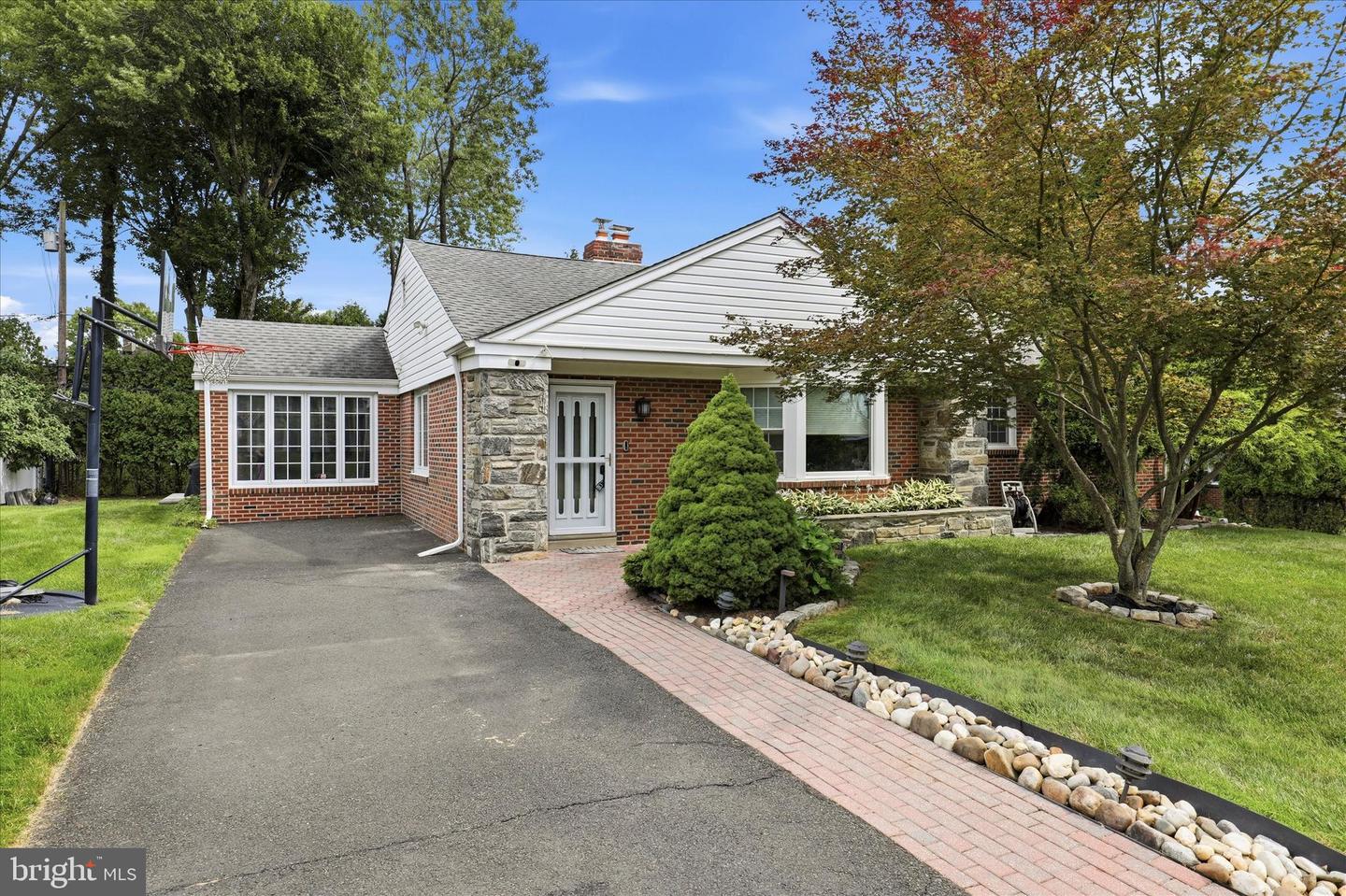 3155 MANOR RD