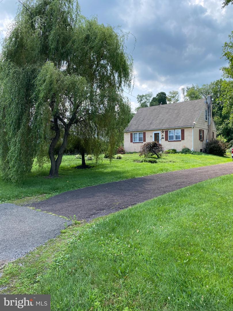 917 Limekiln Pike Property Photo 3