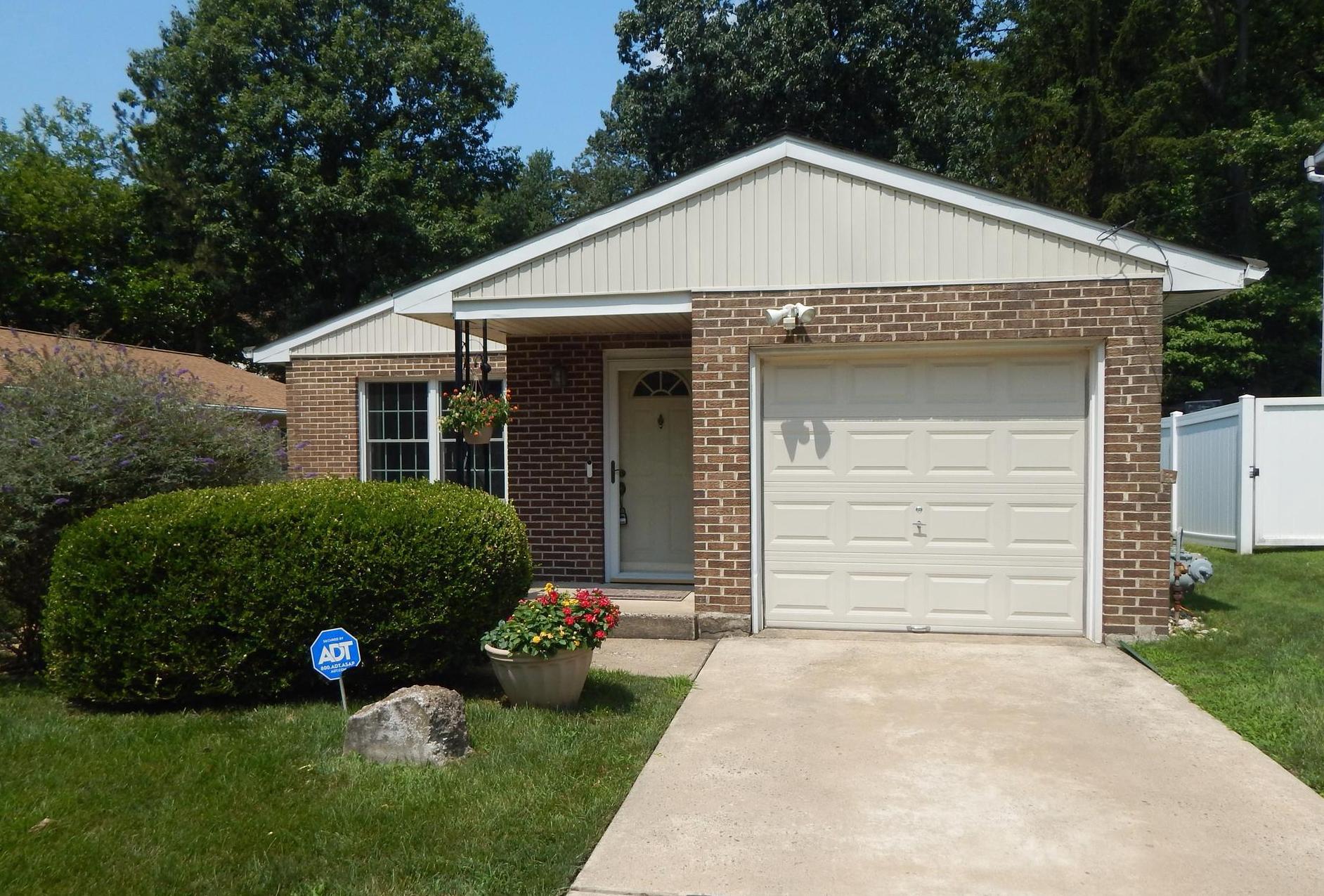 128 RUNNER ST Property Photo 1