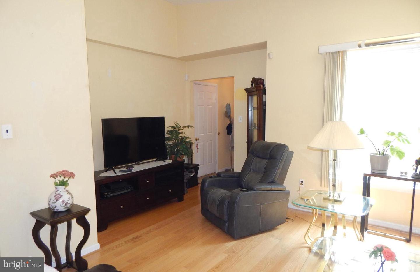 128 Runner St Property Photo 3