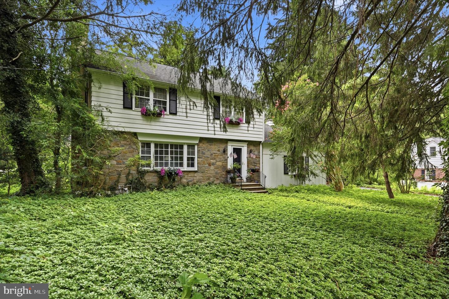 200 Ladbroke Rd Property Photo 1