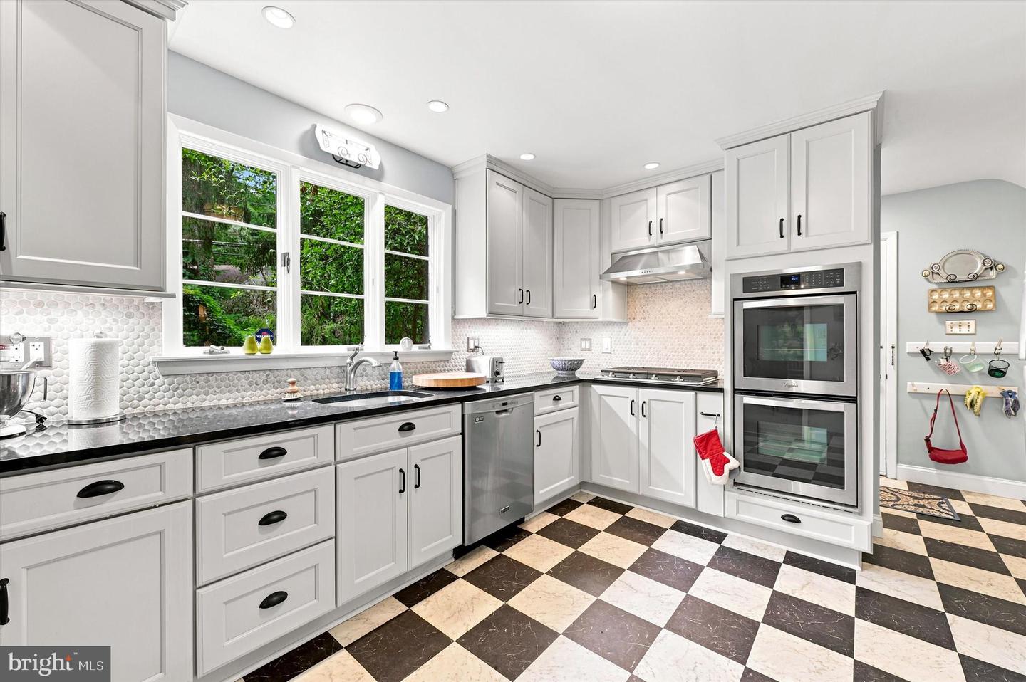 200 Ladbroke Rd Property Photo 10