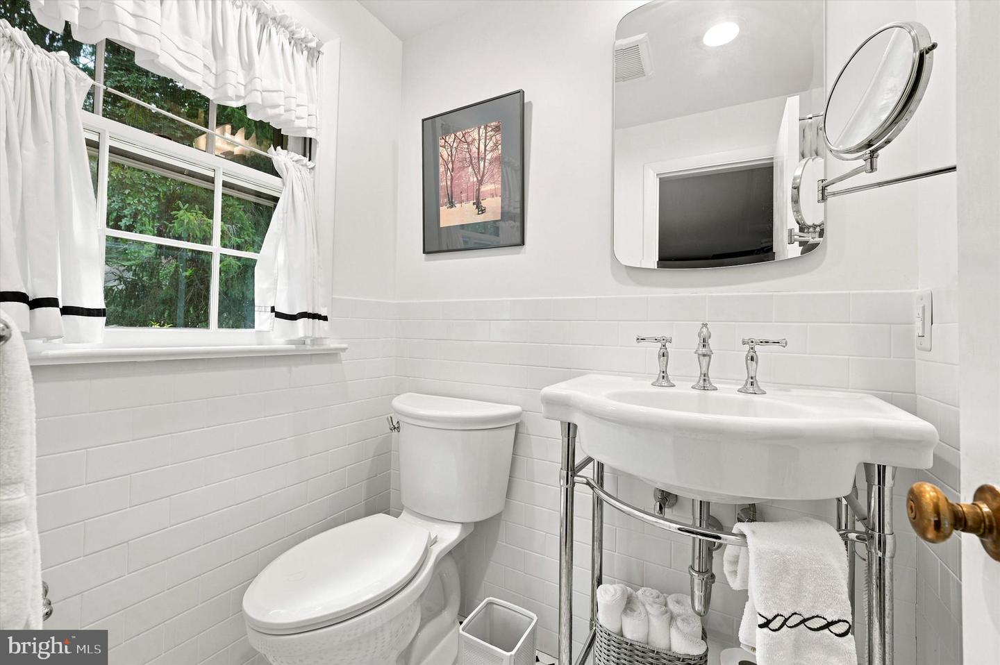 200 Ladbroke Rd Property Photo 21