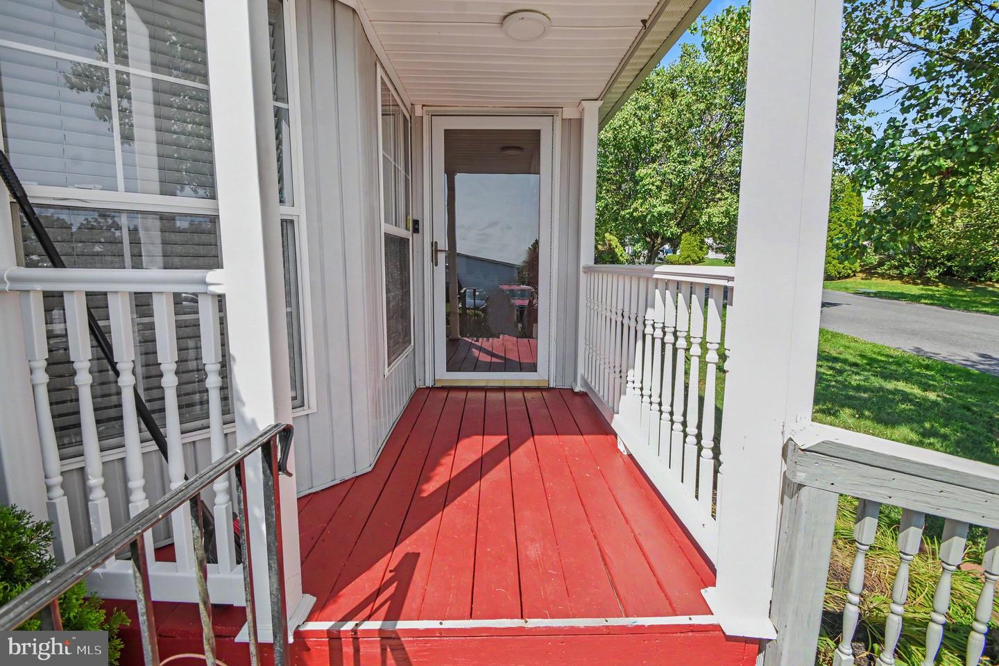 10 Juniper Ct W Property Photo 3