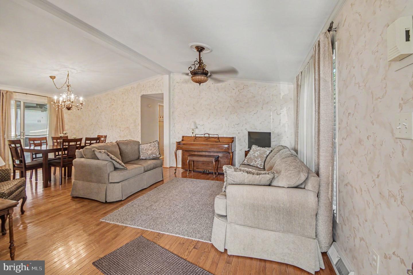 10 Juniper Ct W Property Photo 5