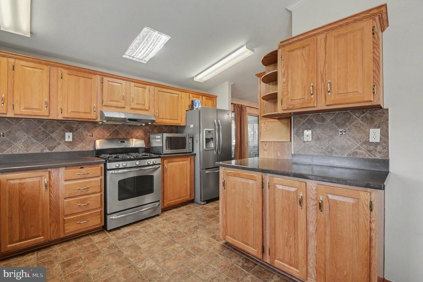 10 Juniper Ct W Property Photo 8