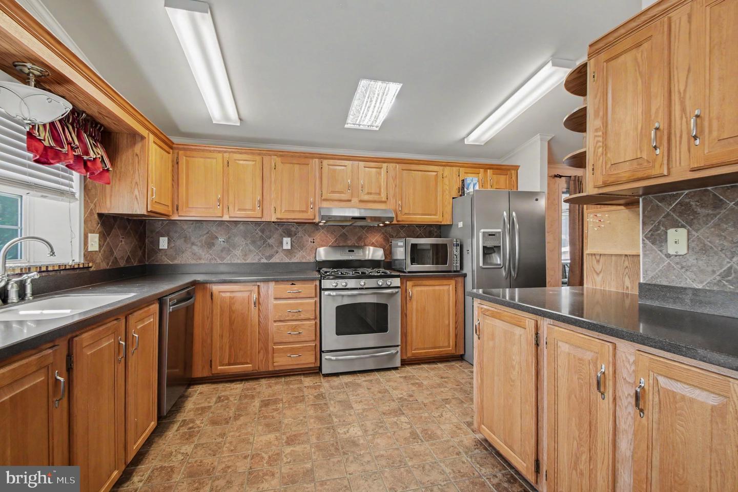 10 Juniper Ct W Property Photo 9